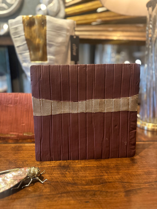 Quadro Vase with Gold Insert I